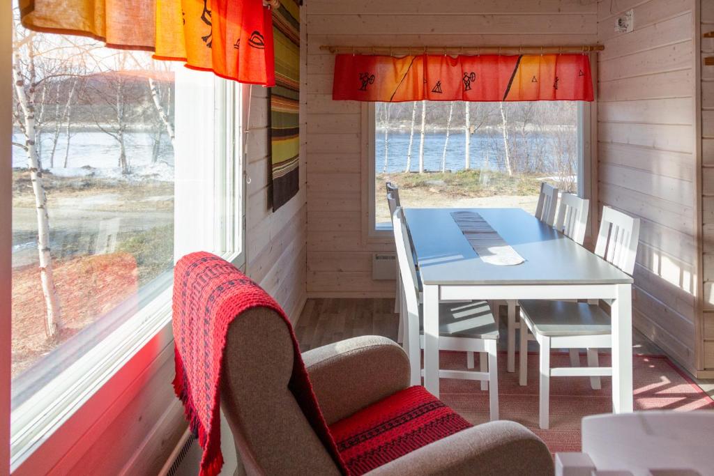 Lohi-Aslakin Lomamökit - Two-Bedroom Cottage With Sauna
