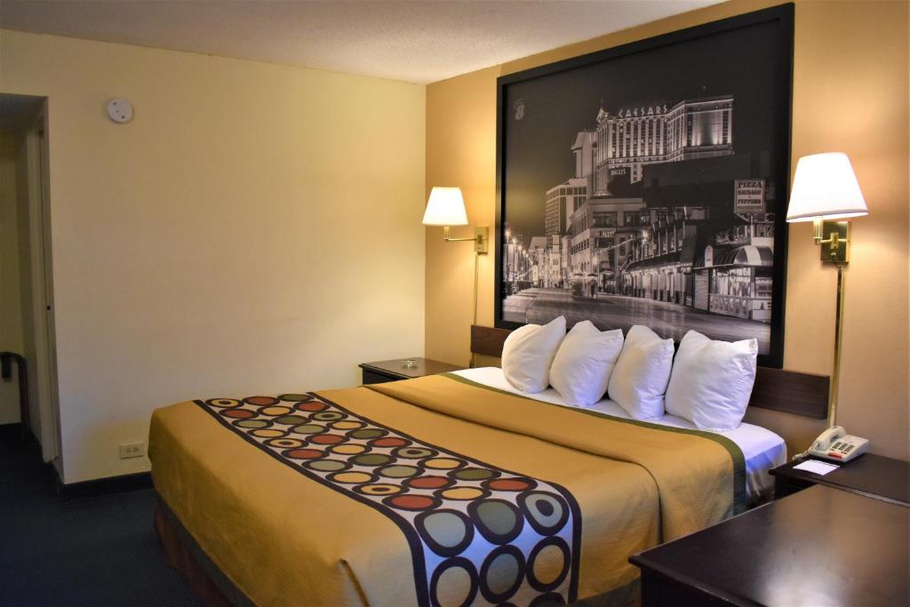 Postel nebo postele na pokoji v ubytování Super 8 by Wyndham Atlantic City