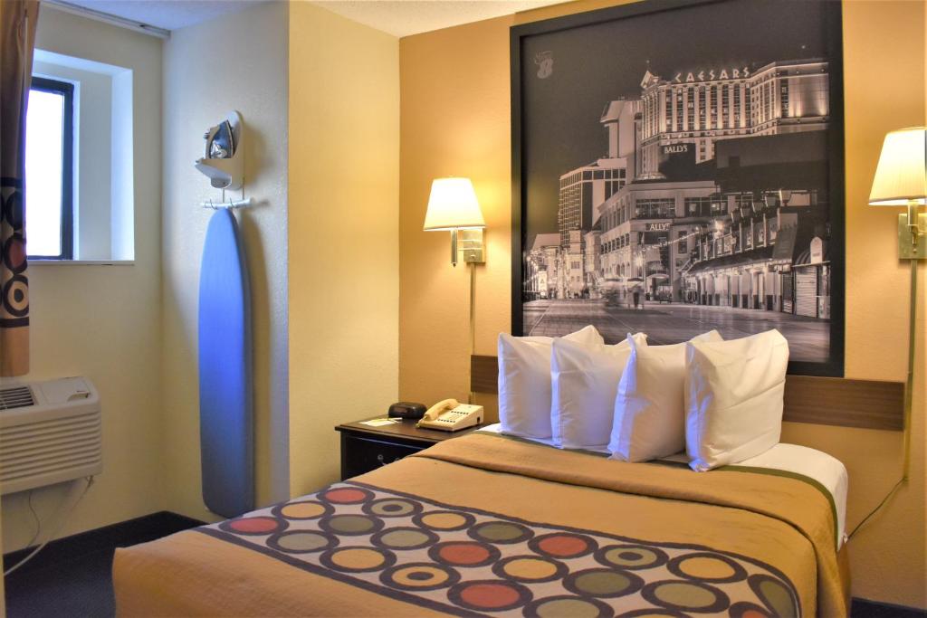 Postel nebo postele na pokoji v ubytování Super 8 by Wyndham Atlantic City