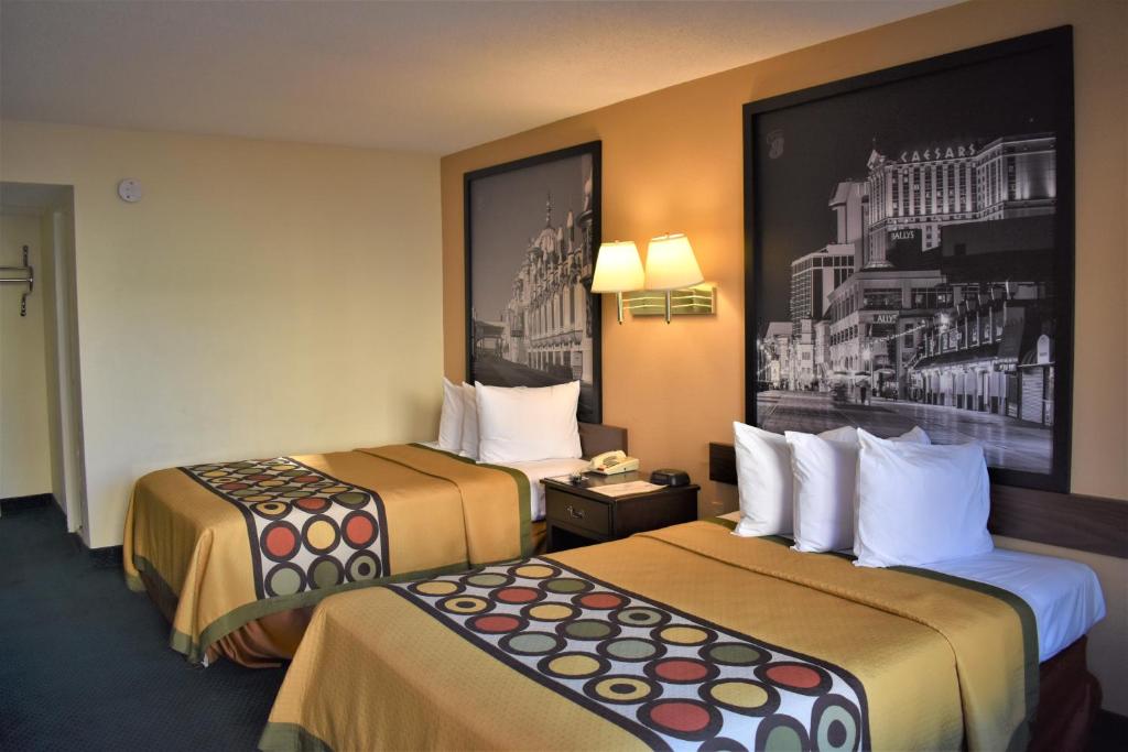 Postel nebo postele na pokoji v ubytování Super 8 by Wyndham Atlantic City