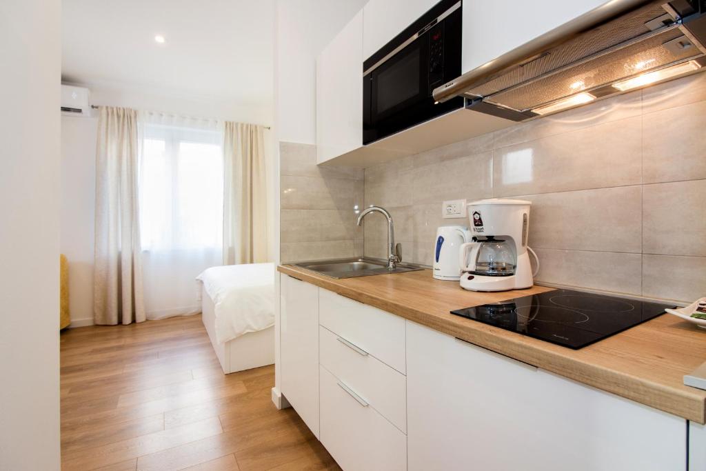 Kuchyňa alebo kuchynka v ubytovaní Lugo Apartments