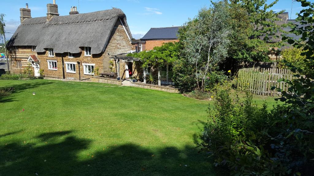 Pear Tree Cottage, Moreton Pinkney (updated prices 2024)