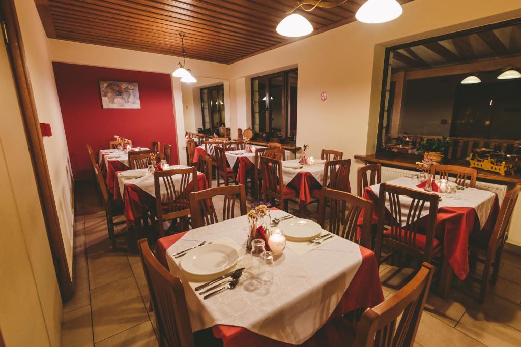 Restaurace v ubytování Thea Mainalou