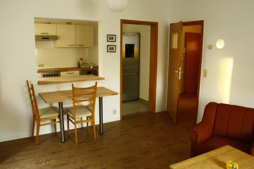 A kitchen or kitchenette at Ferienwohnung K4