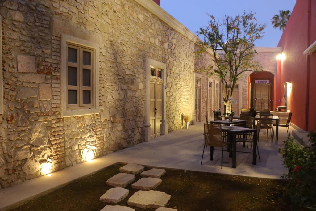 Budova, kde se hotel nachází