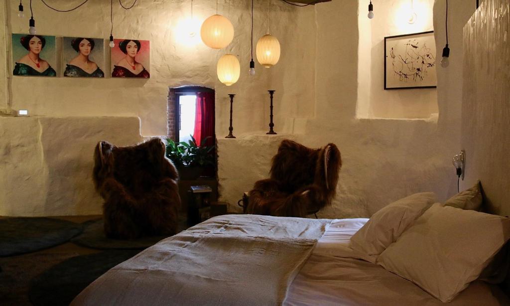 Een bed of bedden in een kamer bij De Pelsertoren