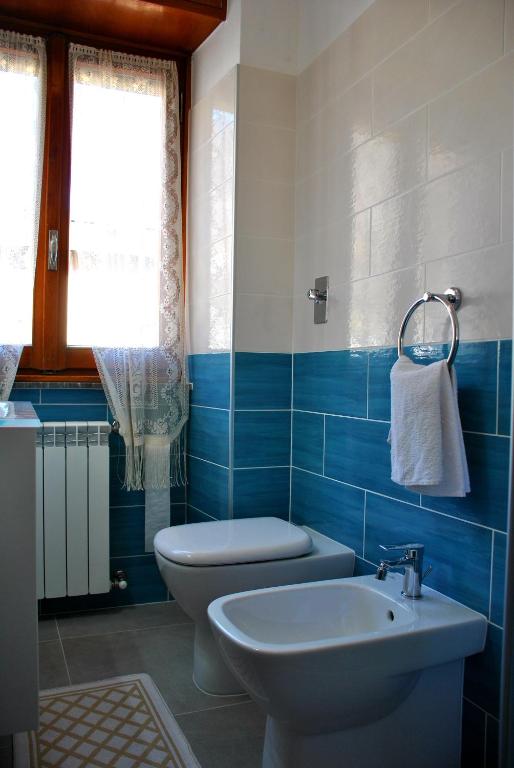 Un baño de Albergo Motel Dosdè B&B