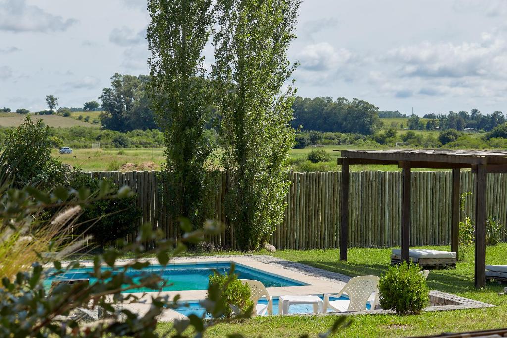 Piscina a Hotel Juana de Ibarbourou o a prop