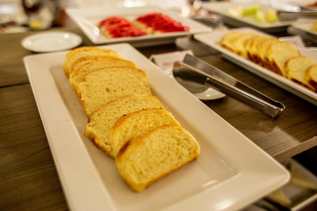  Ozaki's Hotel