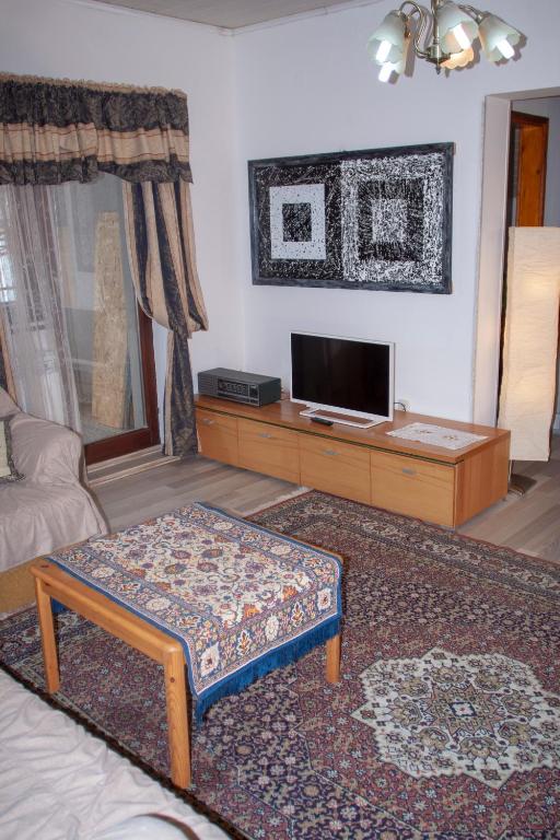 TV a/nebo společenská místnost v ubytování Guest House Fena