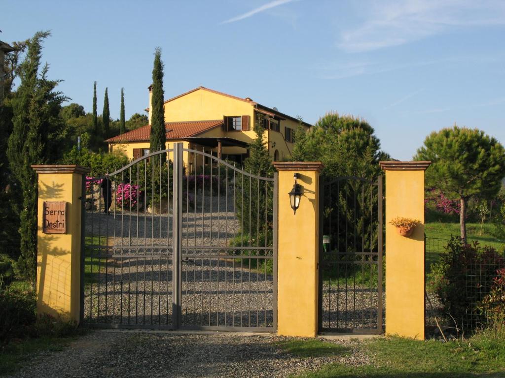 Κήπος έξω από το Serra Destri