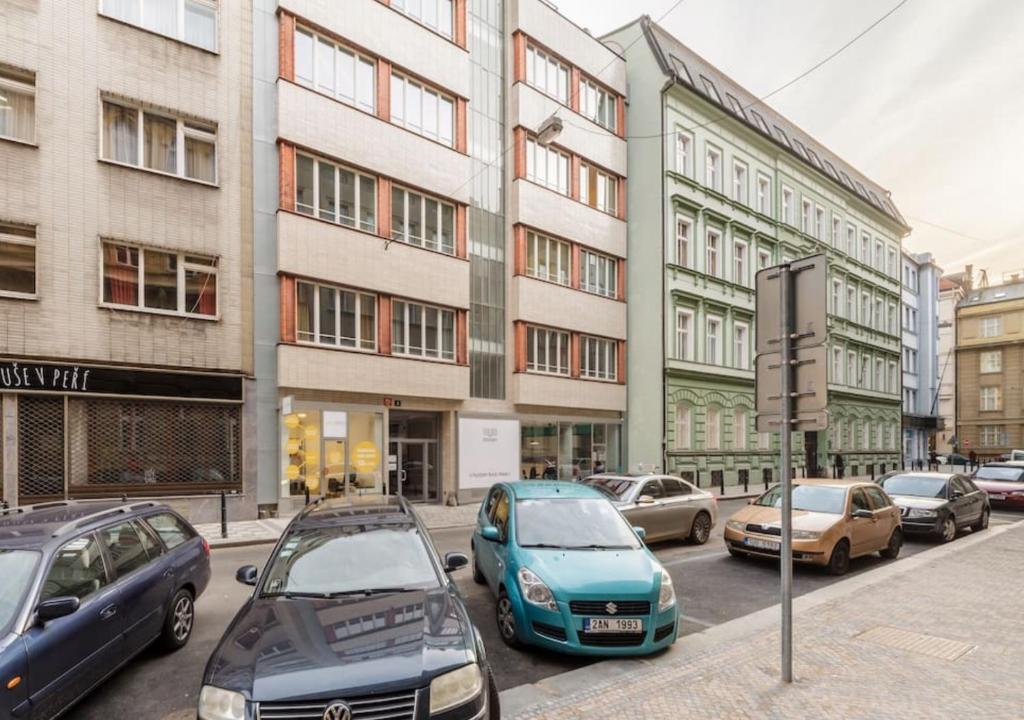 Central Prague Crown Apartments - 18