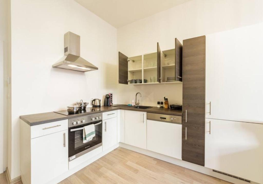 Central Prague Crown Apartments - 5