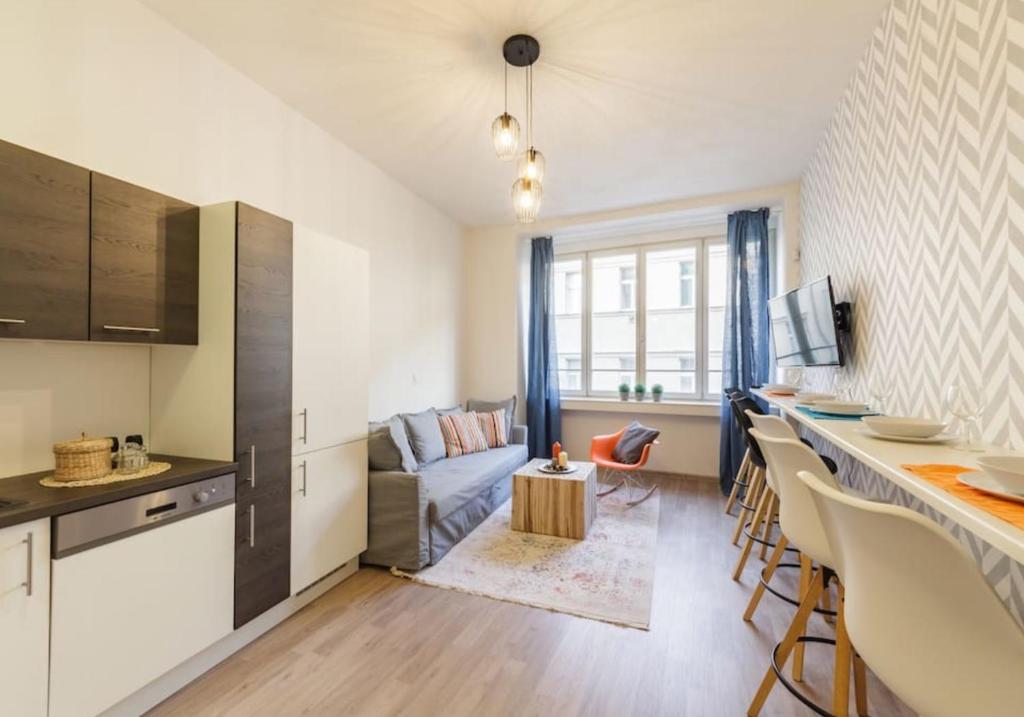 Central Prague Crown Apartments - 8