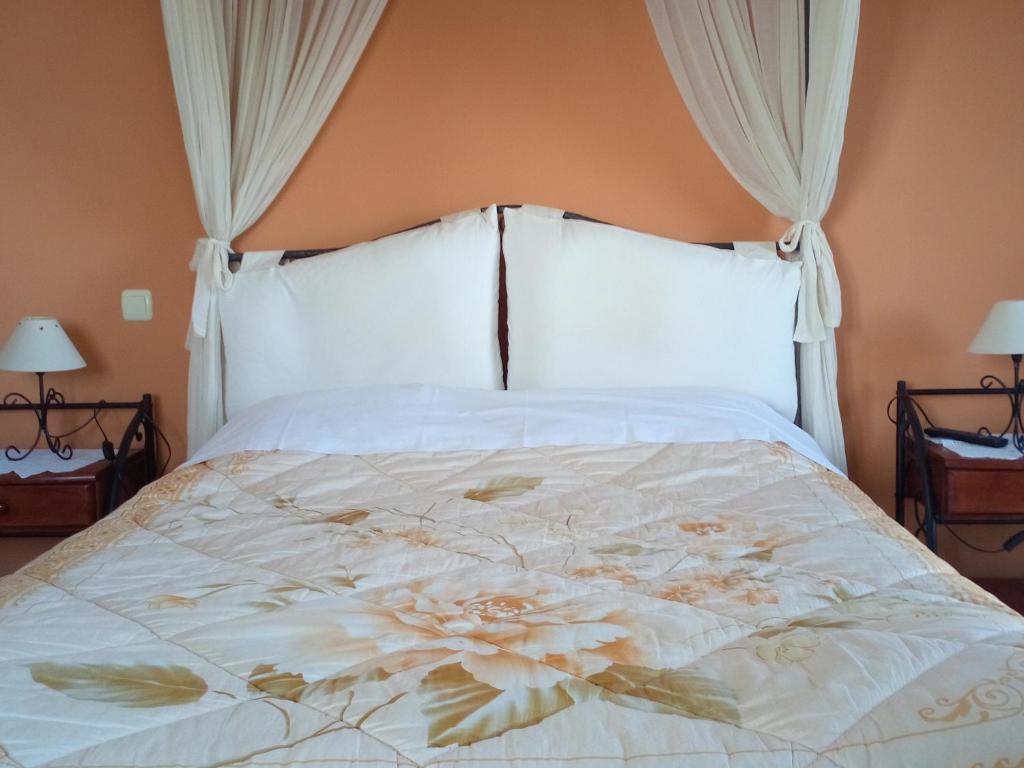 Postel nebo postele na pokoji v ubytování Guesthouse Kalosorisma