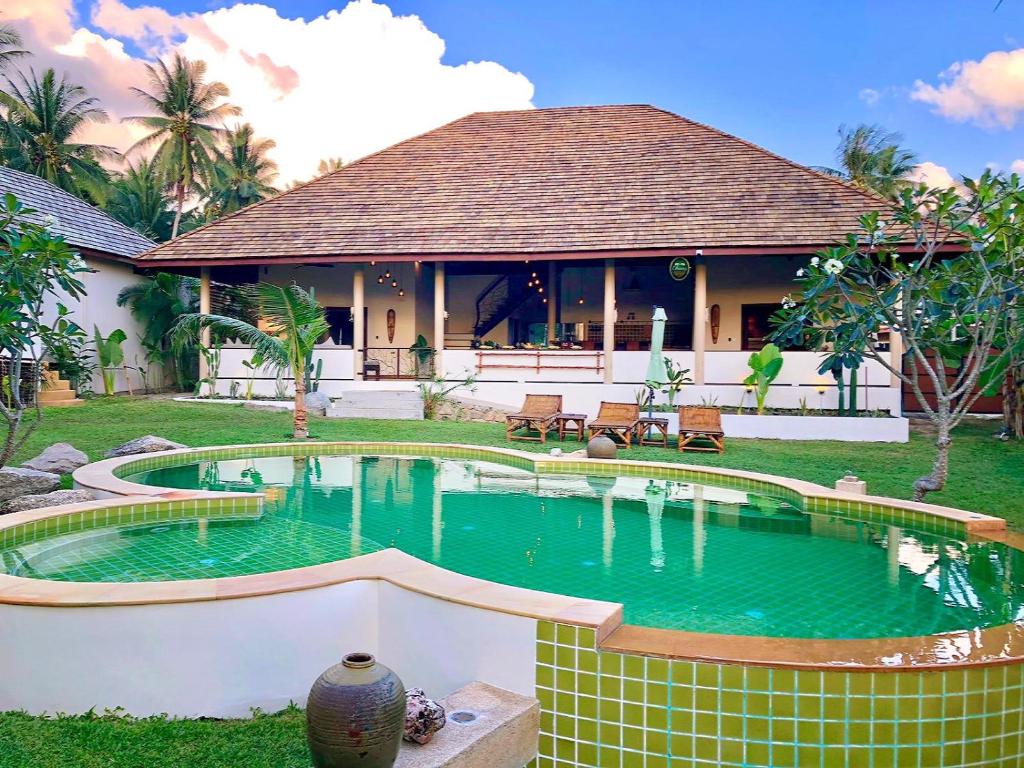 Swimmingpoolen hos eller tæt på Baan Yai exclusive Villa 5 bedrooms