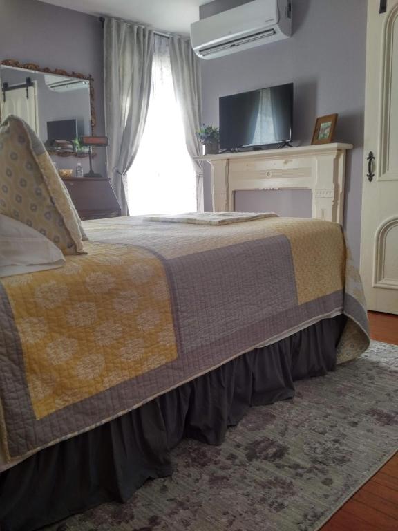 Georges on York Boutique Inn - Queen Room With Garden View