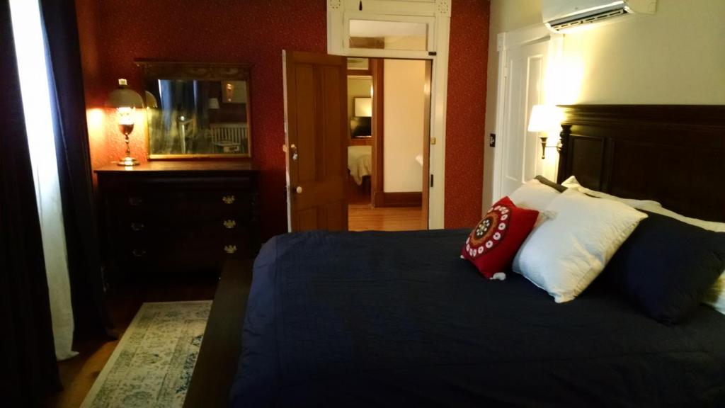 Georges on York Boutique Inn - Superior King Room