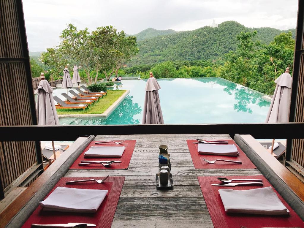 Pemandangan gunung umum atau pemandangan gunung yang diambil dari hotel