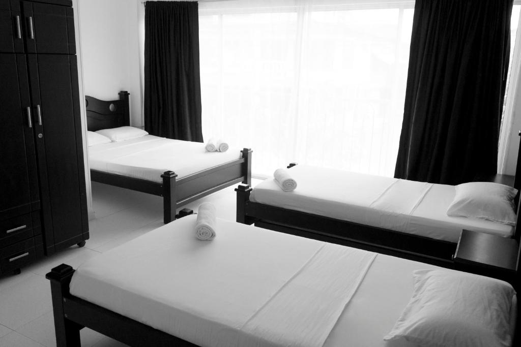 Postel nebo postele na pokoji v ubytování Victoria Imperial Hotel