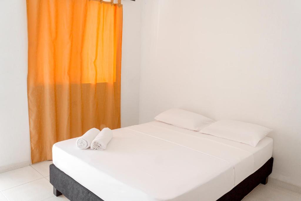 Postel nebo postele na pokoji v ubytování Victoria Imperial Hotel