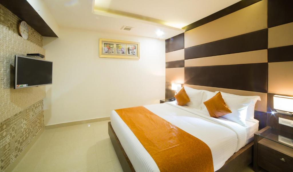 Postel nebo postele na pokoji v ubytování Hotel Indraprasttha