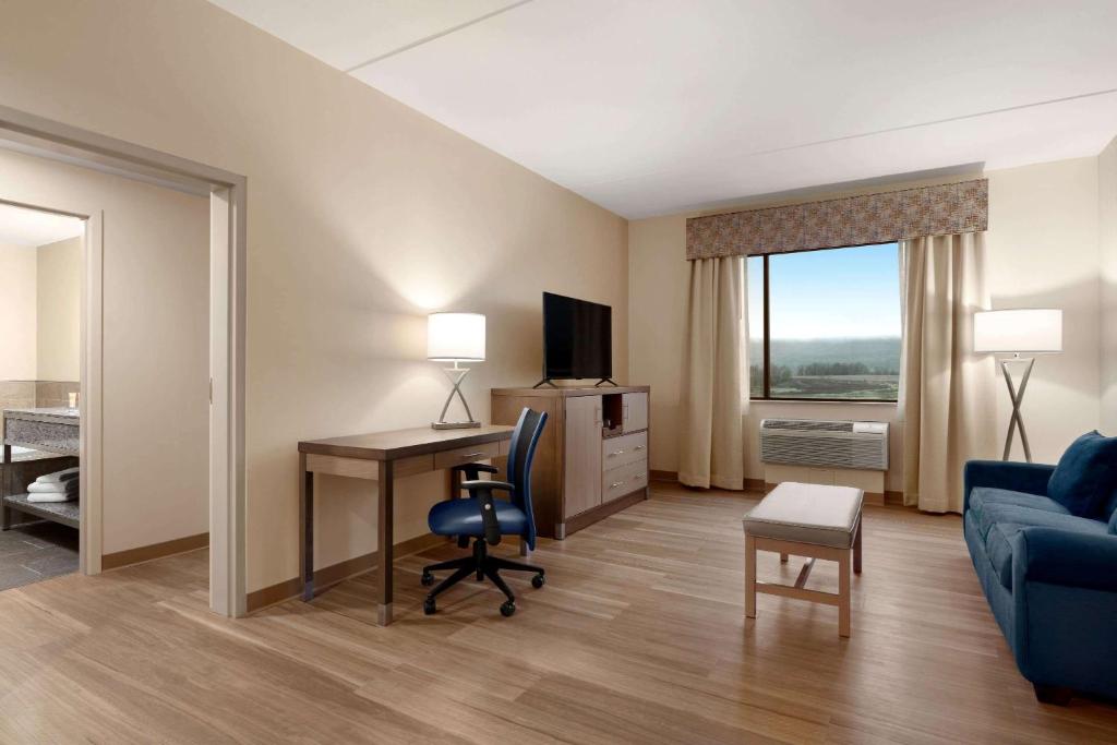 Wyndham Garden State College photo