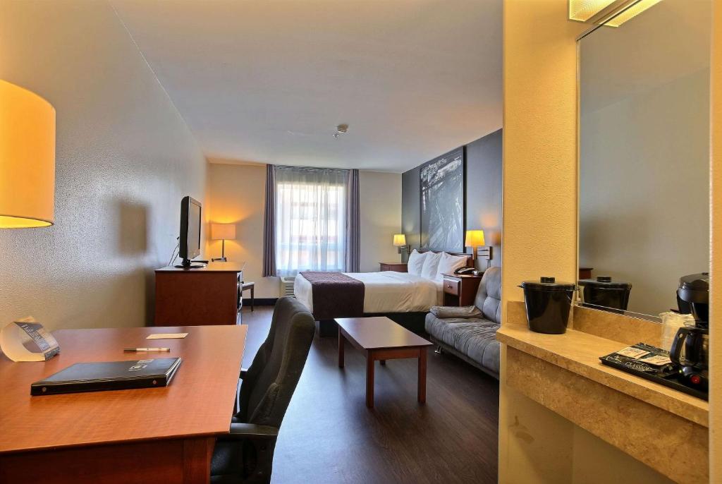 Posezení v ubytování Super 8 by Wyndham Trois-Rivieres