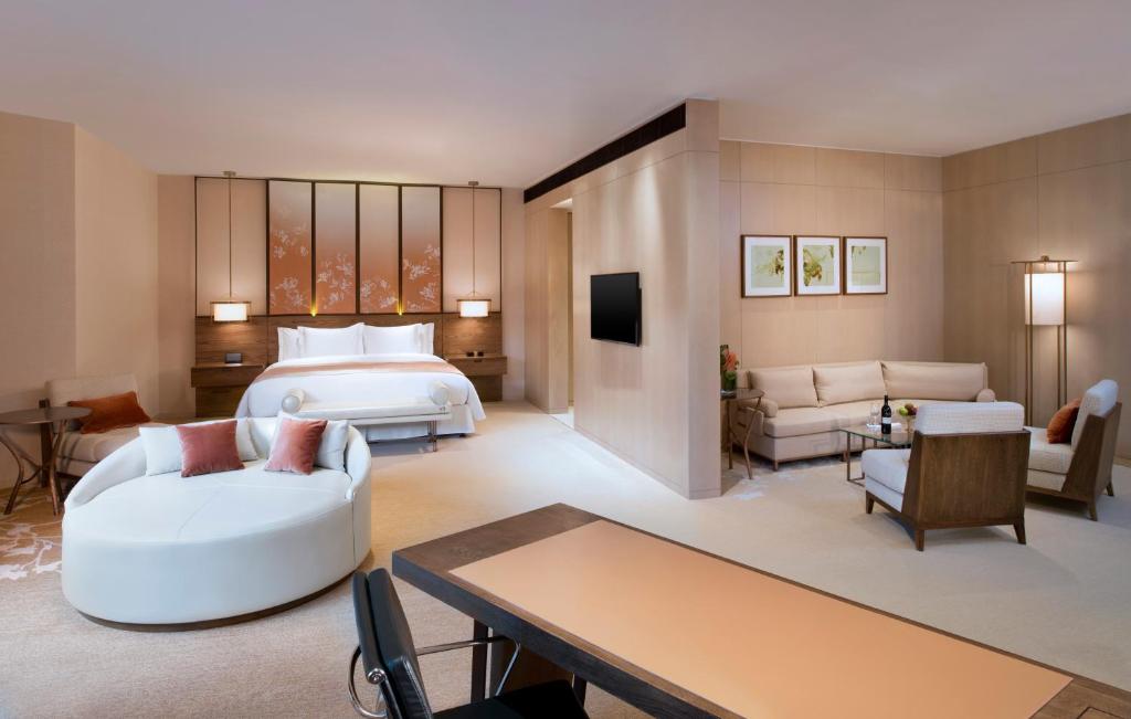 HUALUXE Shanghai Twelve At Hengshan, an IHG Hotel - Deluxe King Suite Met Ronddagbed