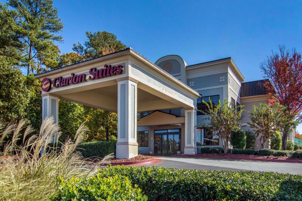 a sign for a palmonton smiles office building at Clarion Suites Duluth I-85 in Duluth