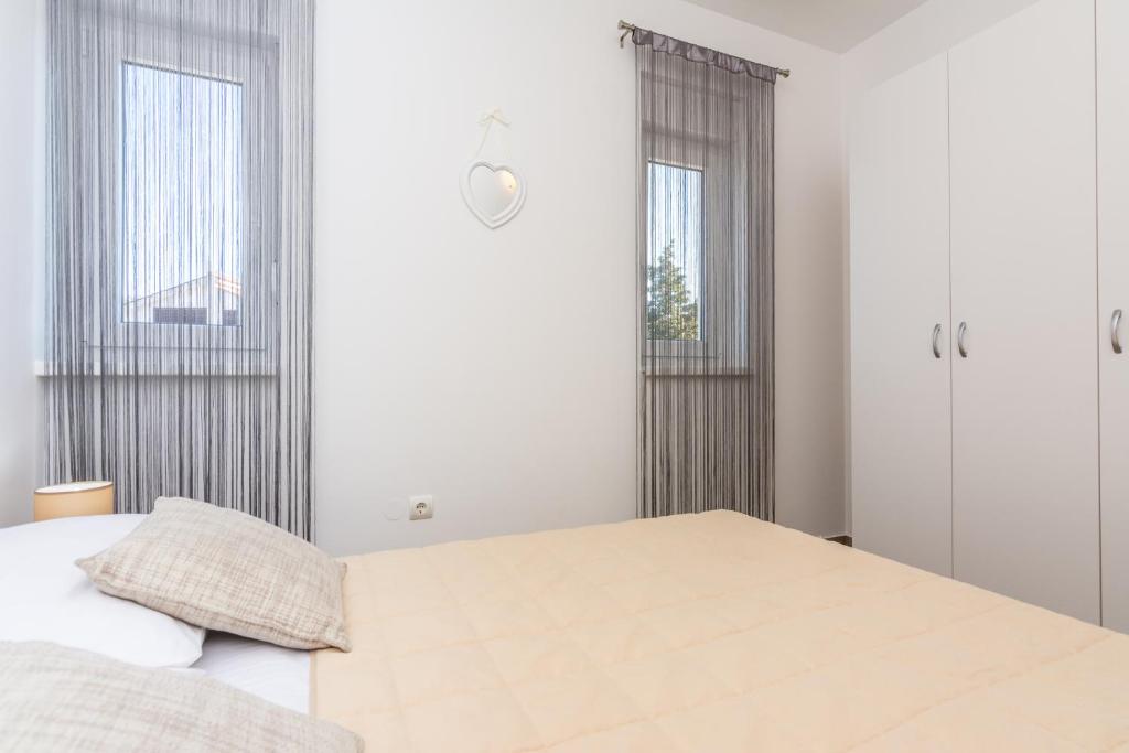 Postel nebo postele na pokoji v ubytování Pasko 2 modern furnished ap for 7