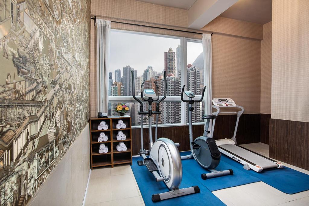 Spordikeskus ja/või sportimisvõimalused majutusasutuses Ramada Hong Kong Harbour View