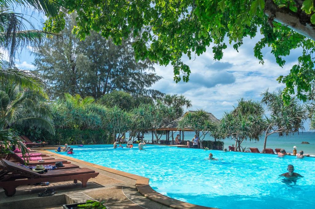 Bazén v ubytování Lanta Miami Resort - SHA Extra Plus nebo v jeho okolí