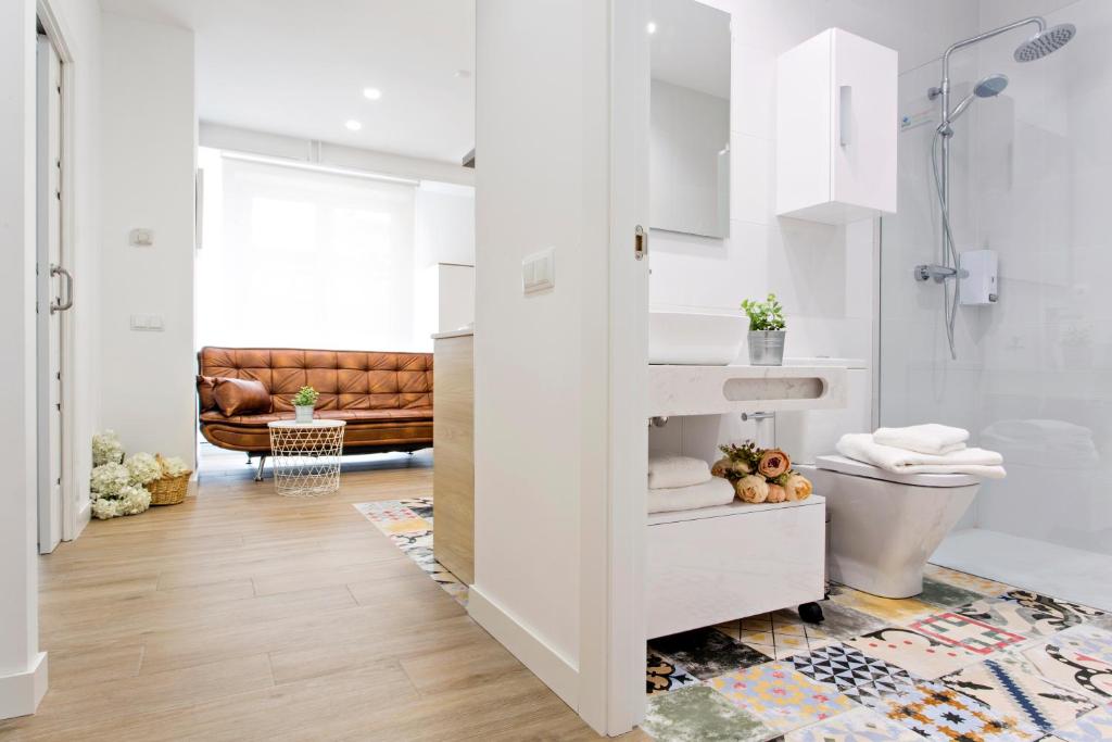 A bathroom at Apartamentos Logroño - Centro - Espolón