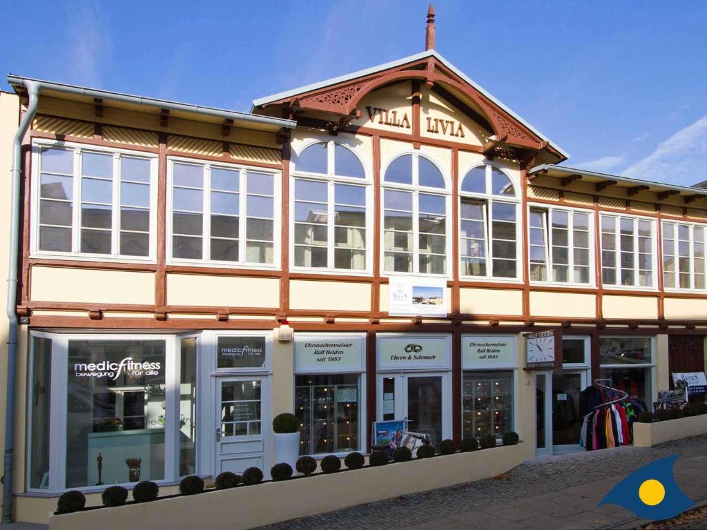 a building with a store front with many windows at Villa Livia Whg 05 in Ahlbeck