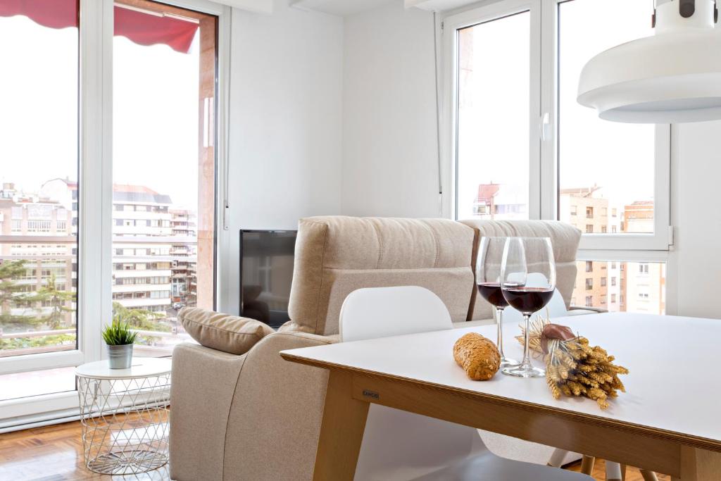 A seating area at Apartamentos Logroño - Centro - Espolón