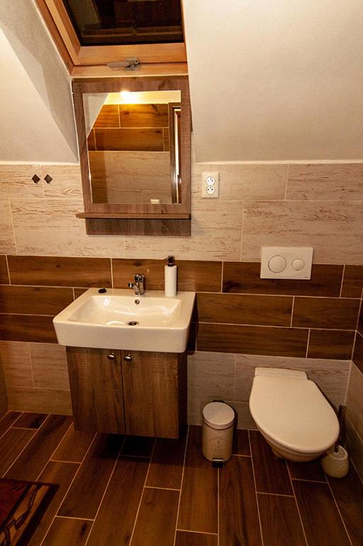 Kúpeľňa v ubytovaní Apartmány Ďurik