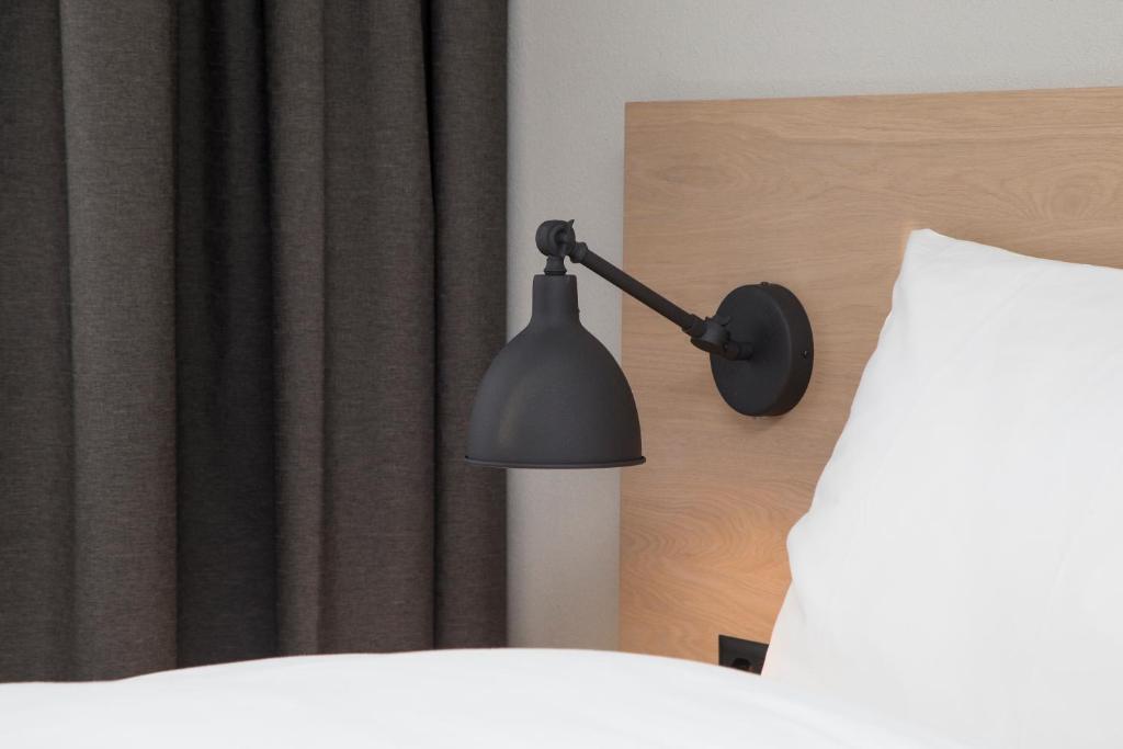 Postel nebo postele na pokoji v ubytování Forum - das Business & Lifestylehotel