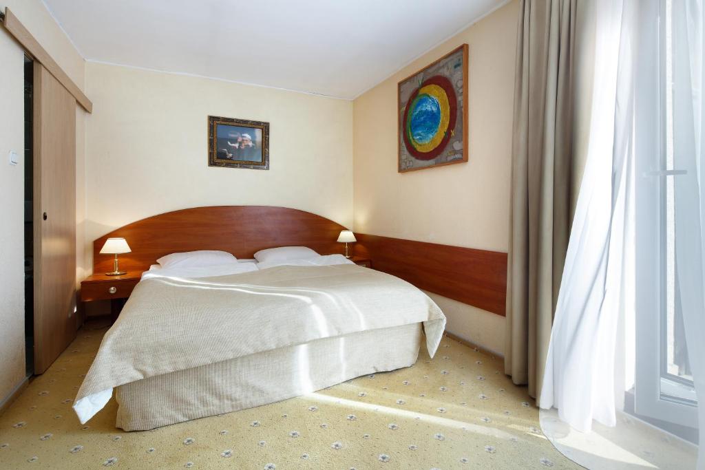 Postel nebo postele na pokoji v ubytování Hotel Wodnik
