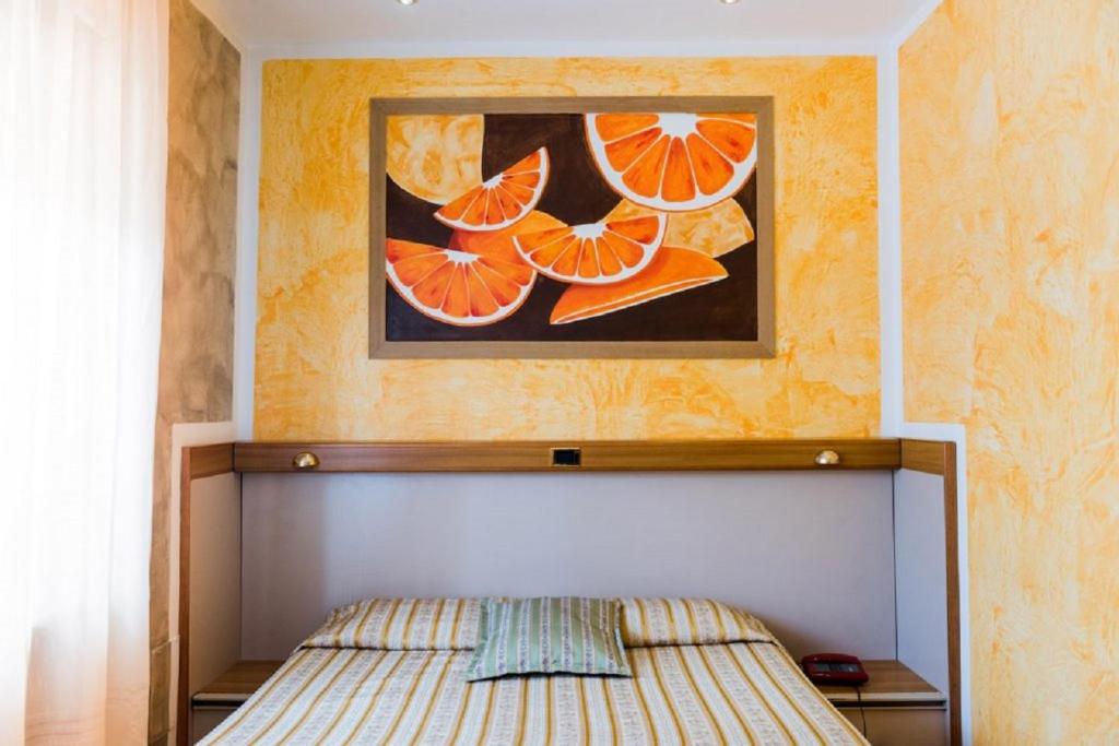 Postel nebo postele na pokoji v ubytování Hotel Royal
