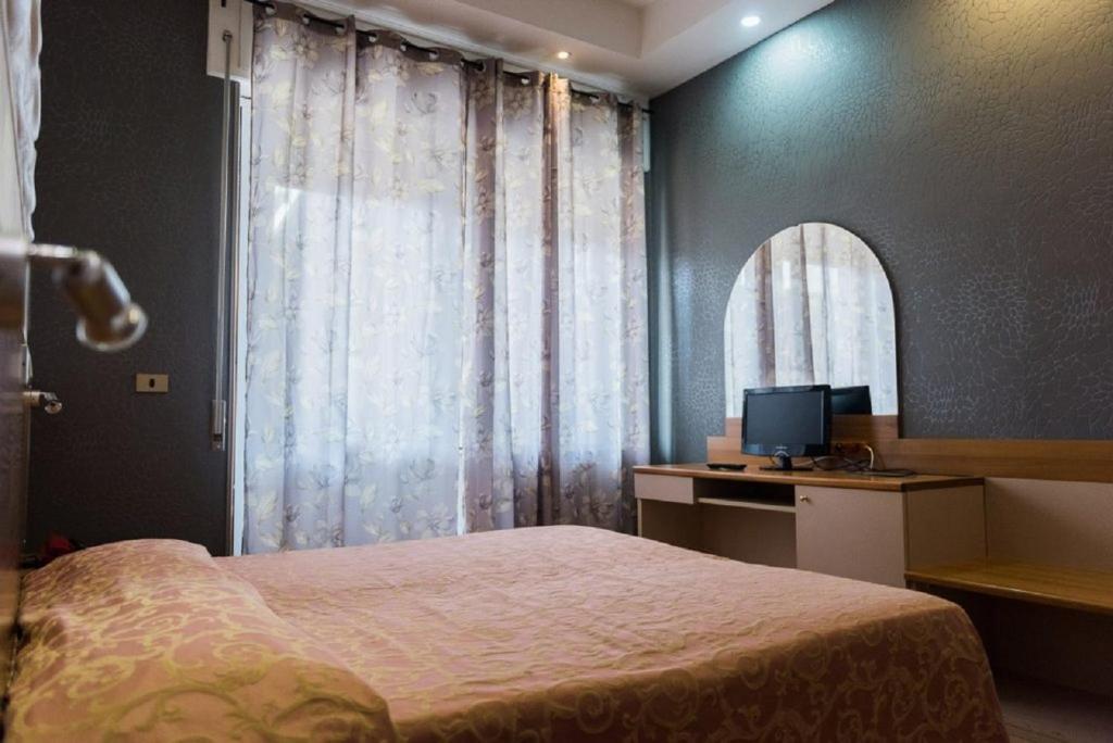 Postel nebo postele na pokoji v ubytování Hotel Royal