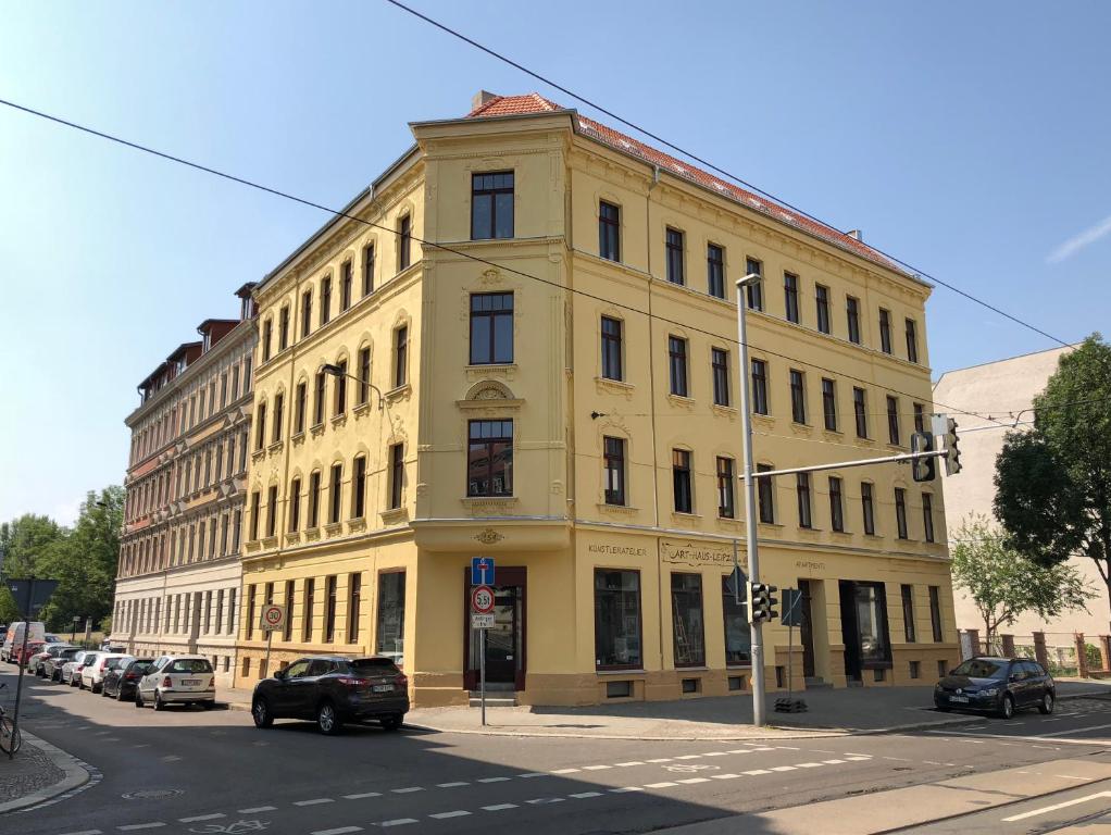 a yellow building on the corner of a street at Art-Haus-Leipzig in Leipzig