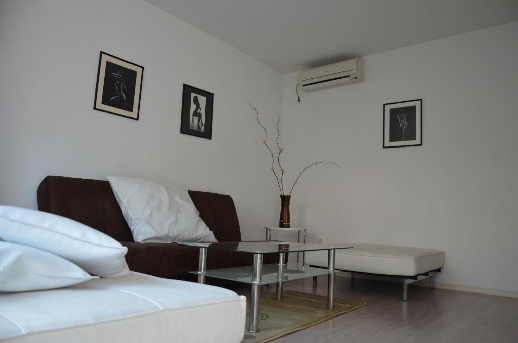 A seating area at Bulhotel Pritzker Apartment