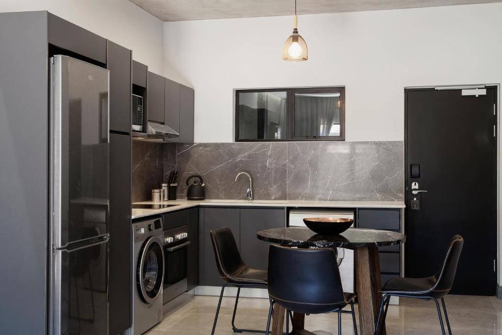 The Capital Melrose - One-Bedroom Apartment