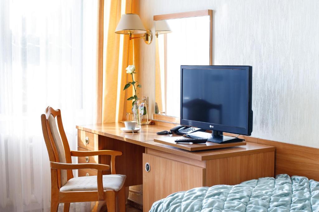 TV a/nebo společenská místnost v ubytování Hotel Wodnik