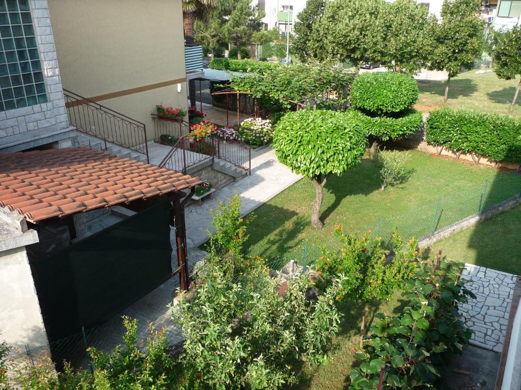 Zahrada ubytování Apartments & Rooms Milka