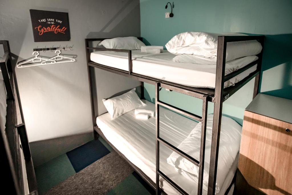 Postel nebo postele na pokoji v ubytování Vibrant Hostel