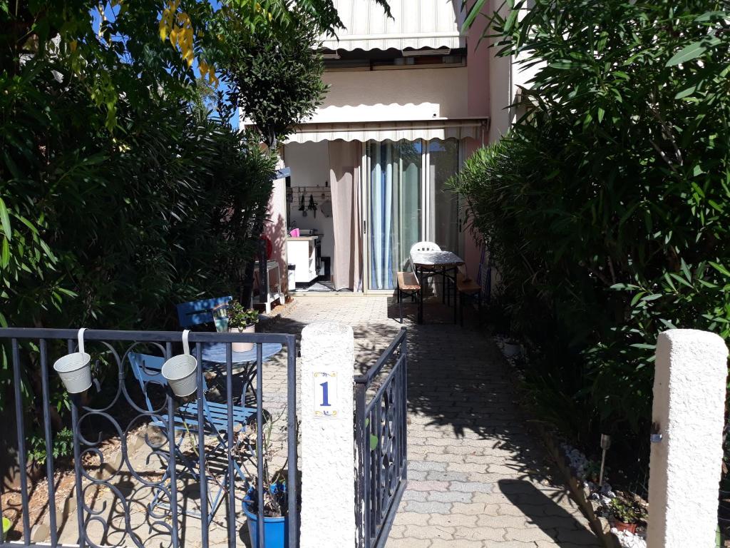 Photo de la galerie de l'établissement studio domaine la pinede 340 chemin du pansard, à La Londe-les-Maures