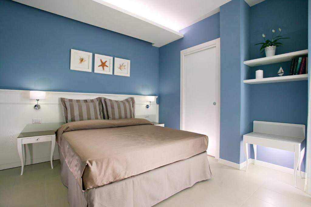 A bed or beds in a room at Hotel Nettuno