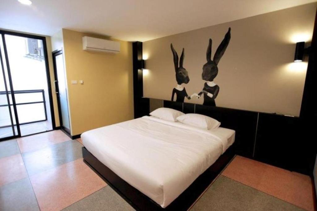 Postel nebo postele na pokoji v ubytování Pen Ta Hug Hotel